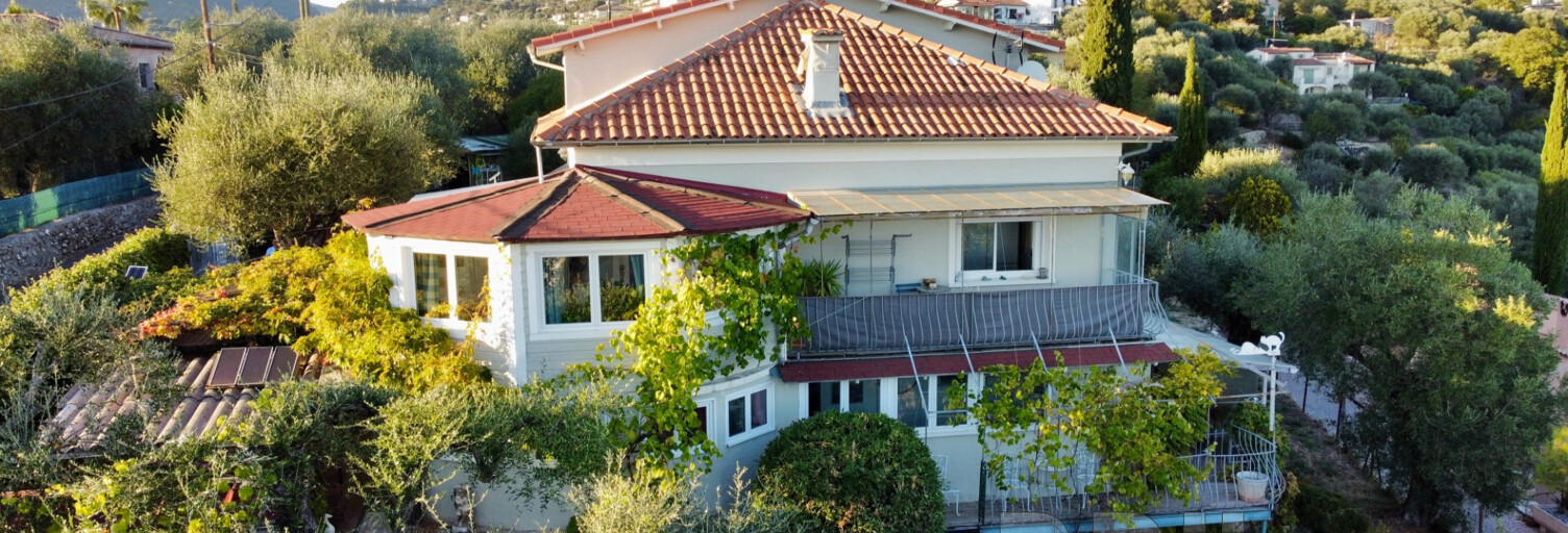 Maison 7 Pièces 175 m² à vendre à Saint-André-de-la-Roche (06730)