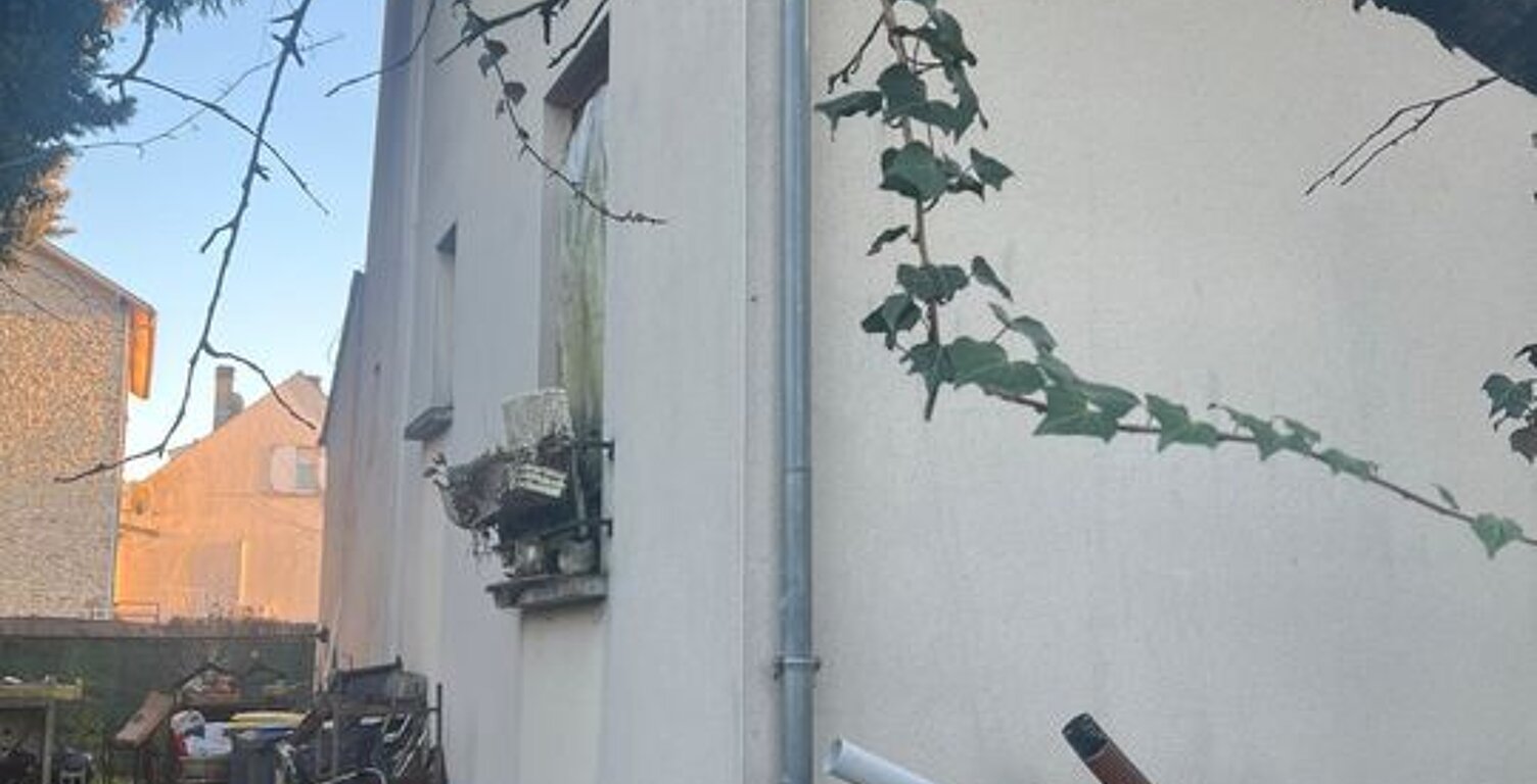 Maison non mitoyenne avec grand jardin Fort potentiel — photo 1