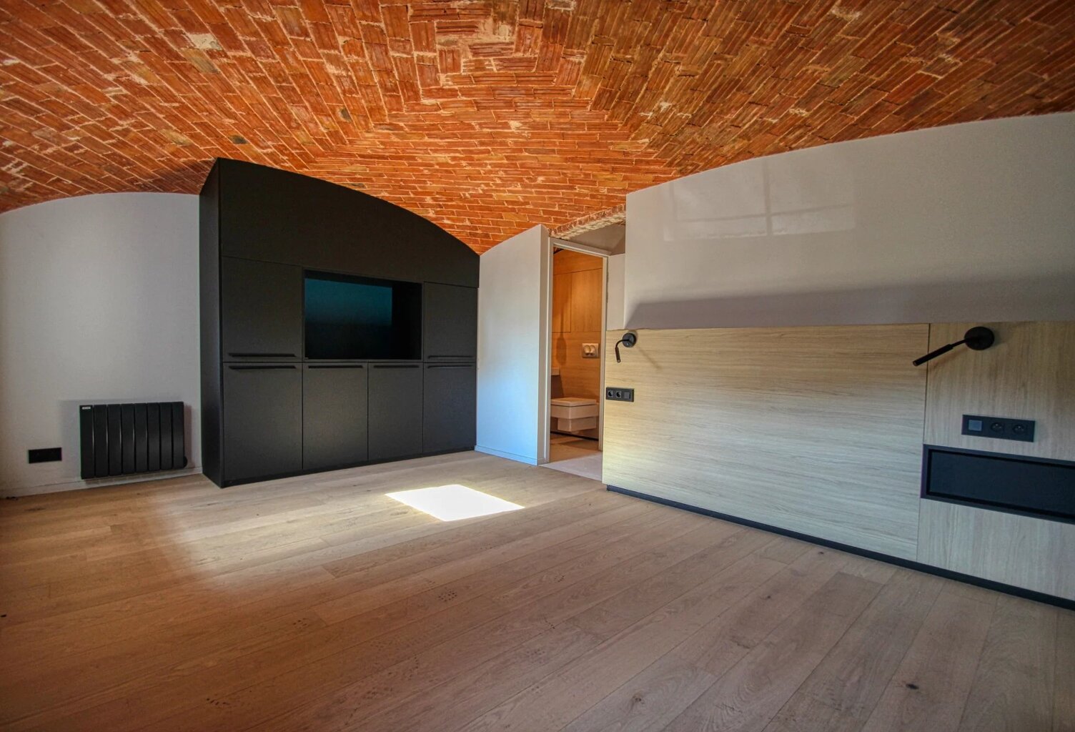 ROQUEBRUNE CAP MARTIN 'FRONT DE MER' | 3/4P 130M² | PARKINGS — photo 1