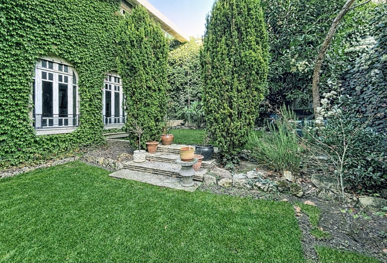 Maison à vendre 15 pièces, jardin et garages REIMS (51) — photo 1