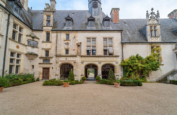 Magnifique château renaissance 43 pièces, nombreuses et remarquables dépendances, 24 hectares de bois et parc d'agrément — photo 2