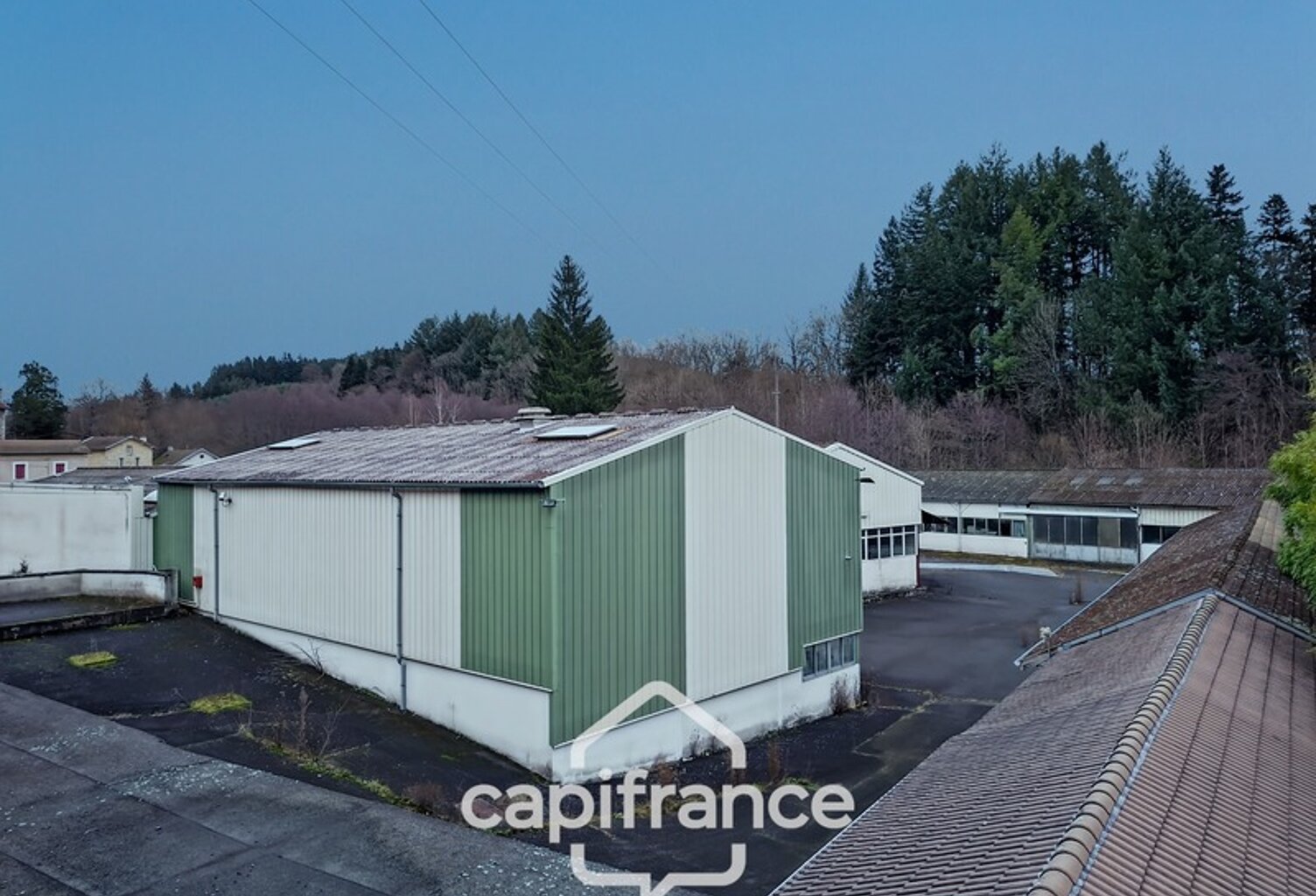 Ancienne usine à vendre CELLES SUR DUROLLE (63) — photo 1