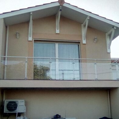 Maison 5 pièces 2300 €