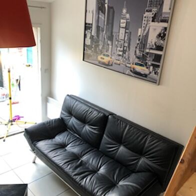 Appartement 2 pièces 896 €