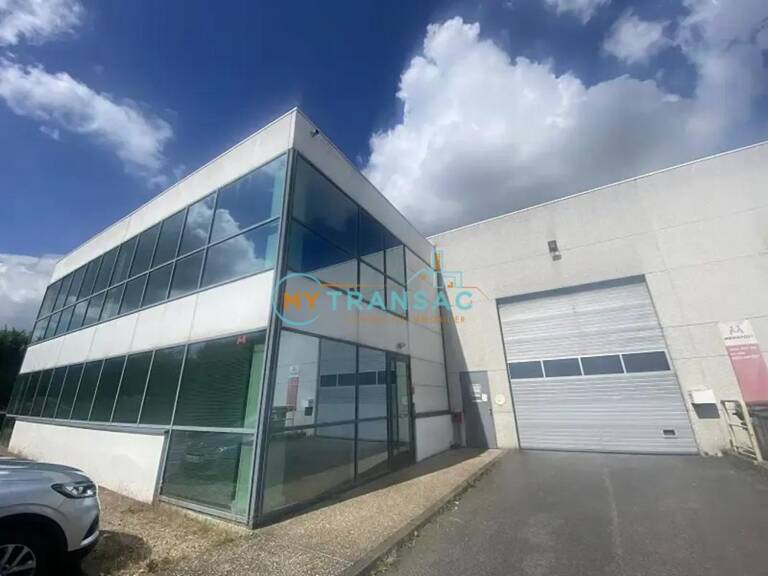 A louer local d'activité de 1331m² dont 196m² de bureaux à Chilly-Mazarin — photo 1