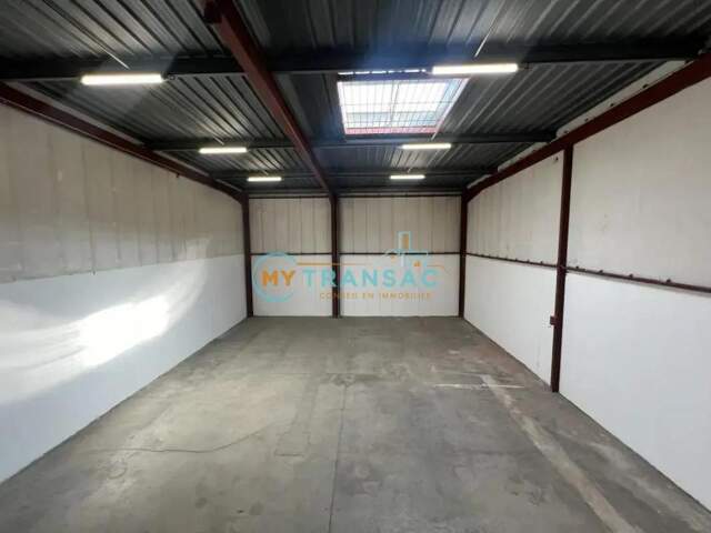 A louer Local d'activité et bureaux de 245m² — photo du bien