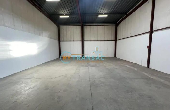 A louer Local d'activité et bureaux de 245m² — photo 2