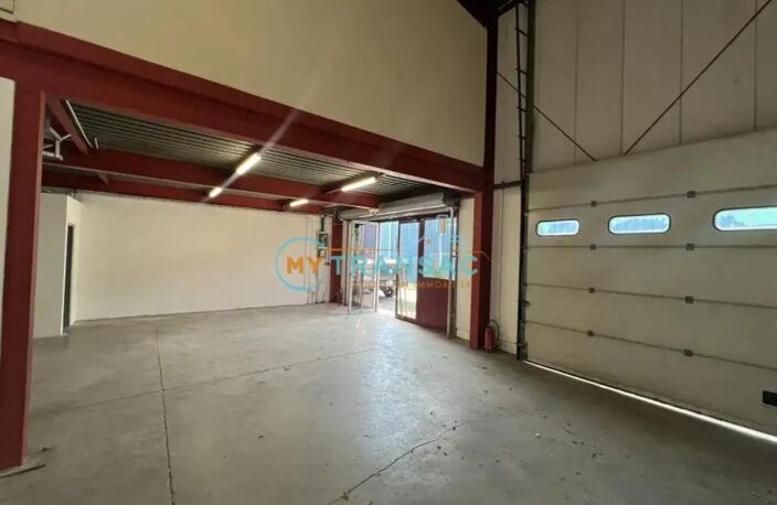 A louer Local d'activité et bureaux de 245m² — photo 3
