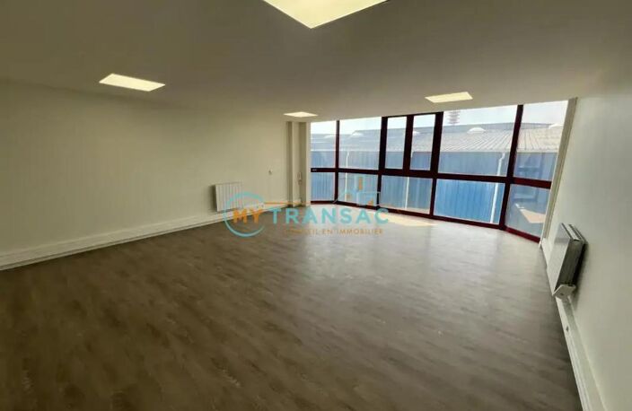 A louer Local d'activité et bureaux de 245m² — photo 4
