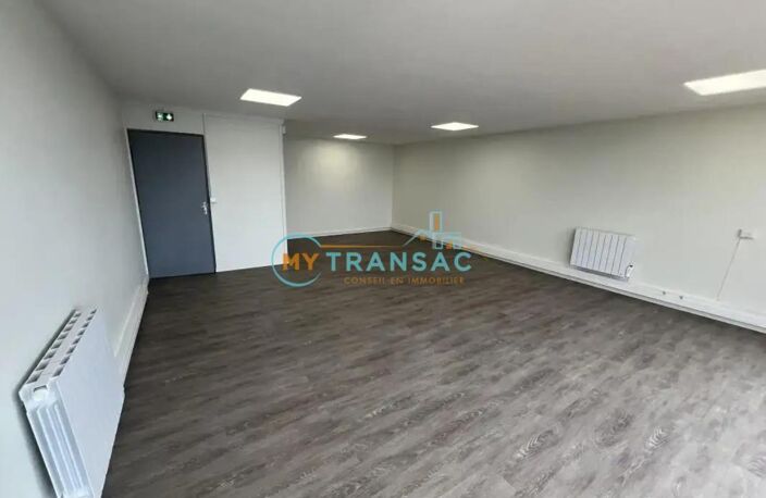 A louer Local d'activité et bureaux de 245m² — photo 5