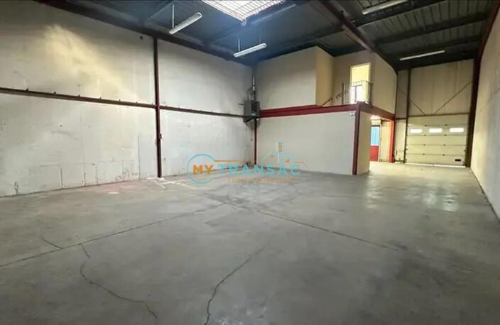 A louer locaux d'activité et de bureaux au sein de la ZI DES GRANDS GODETS — photo 3