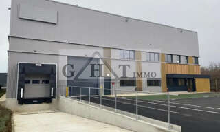 Local industriel  1675 m² à louer à Vaires-sur-Marne (77360)