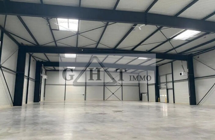 Entrepôt – 1 675 m² – Vaires-sur-Marne — photo 2