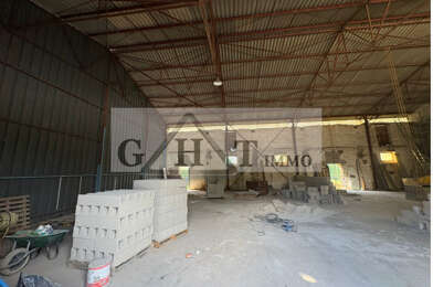 Local industriel  1700 €