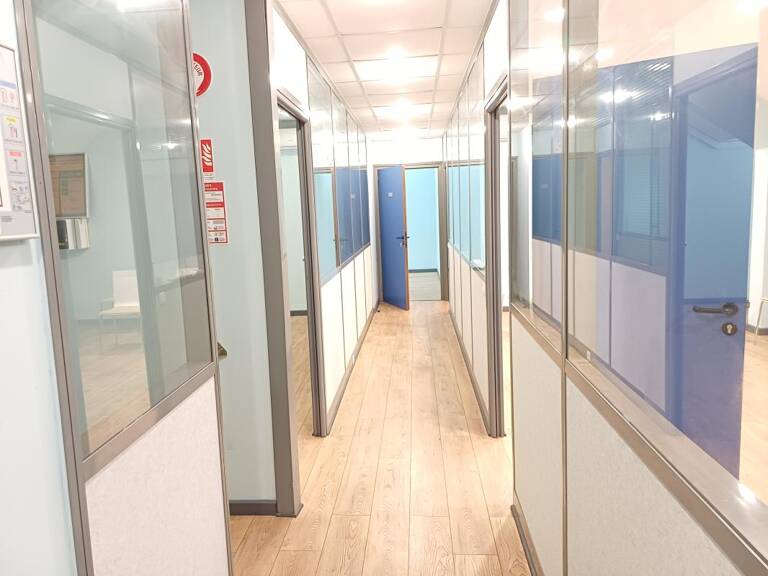 Bureaux 150 m² centre-ville Saint-Denis — photo 1