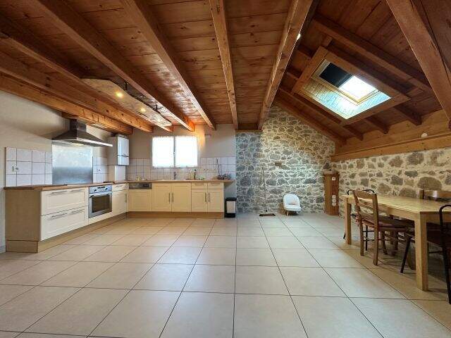 Duplex de type 4 plein de charme et de cachet — photo du bien