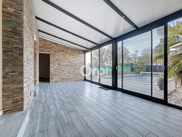 Maison entièrement rénovée, secteur nord, 3 chambres avec piscine — photo du bien