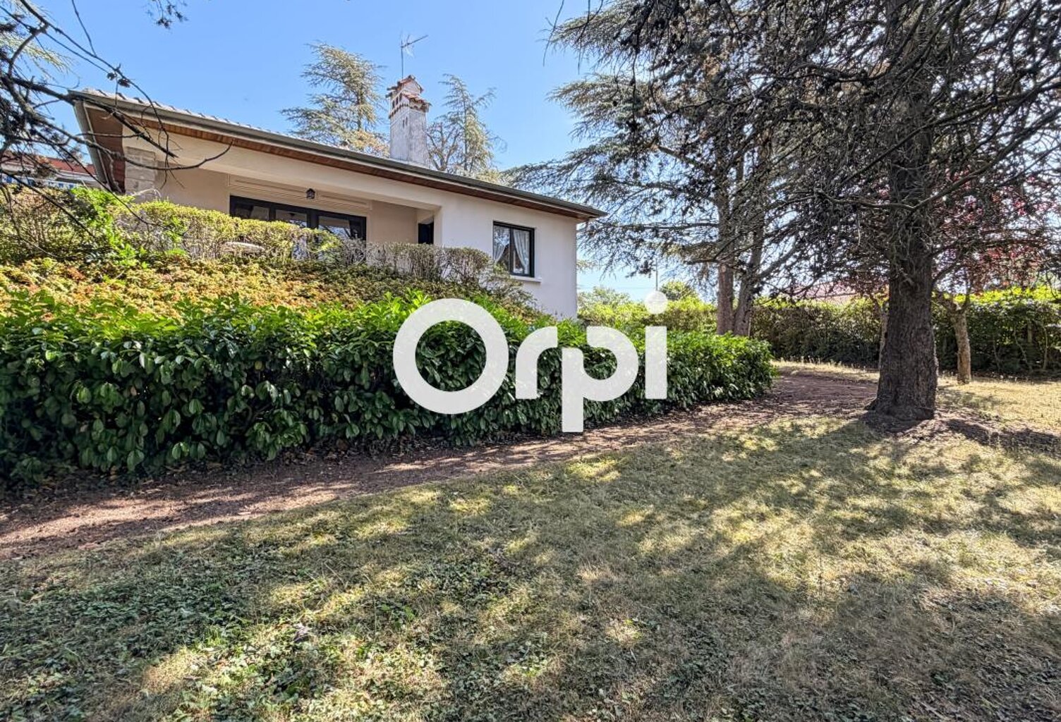 Maison de 134 m² à Chazelles-sur-Lyon – Terrain arboré de 1 000 m², idéal pour créer votre résidence principale — photo 1