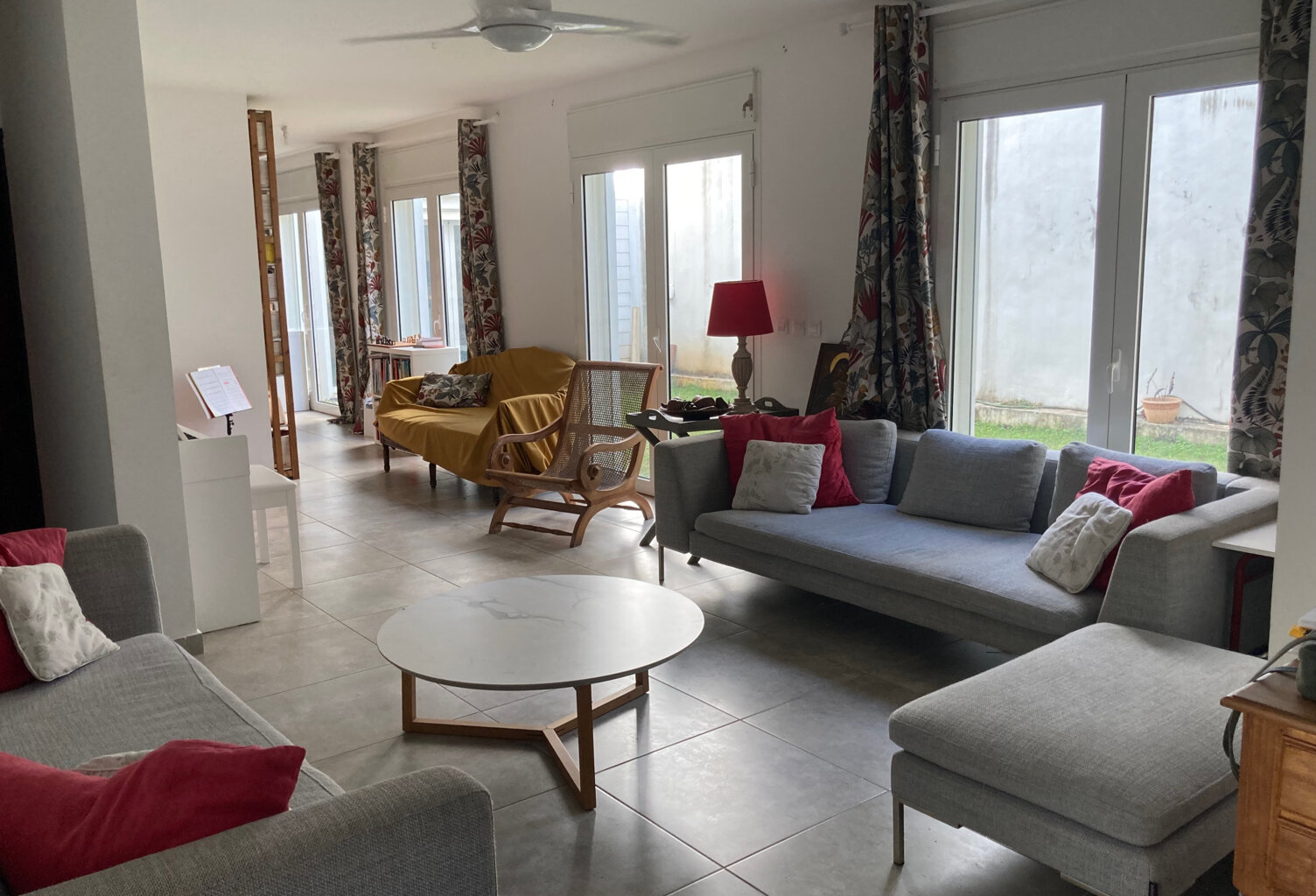Saint-Denis : appartement avec terrasse 4 chambres à acheter — photo 1