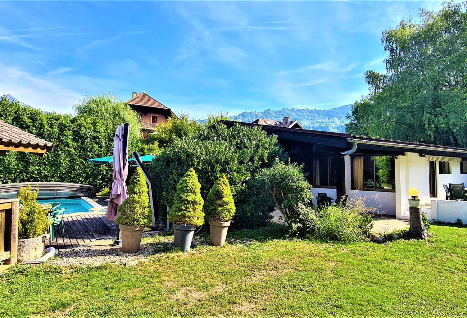 Cluses   Villa d'architecte de plain-pied avec piscine, proc — photo 1
