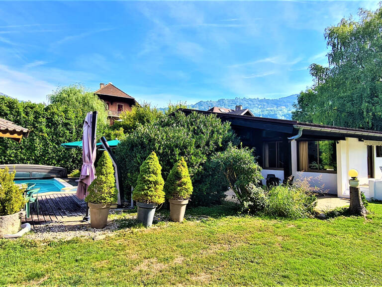 Cluses   Villa d'architecte de plain-pied avec piscine, proc — photo 1