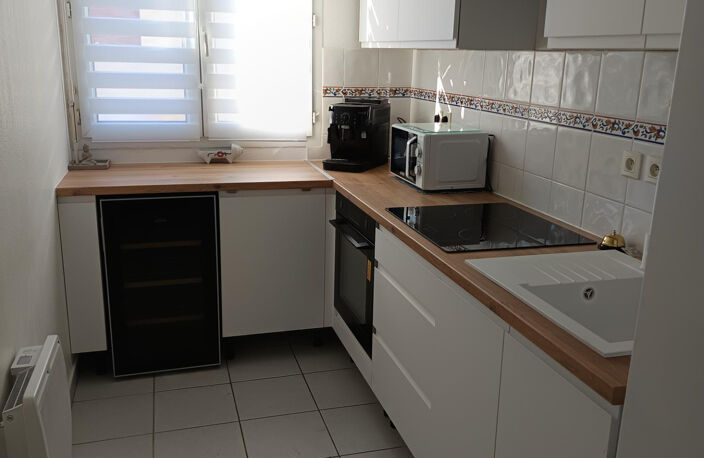 Appartement T3 en résidence sécurisée avec terrasse et place — photo 3