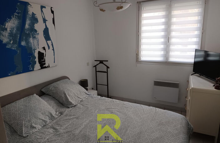 Appartement T3 en résidence sécurisée avec terrasse et place — photo 4