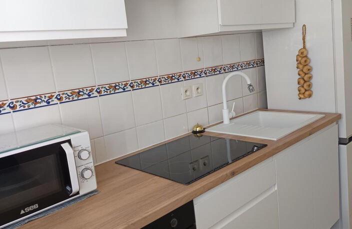 Appartement T3 en résidence sécurisée avec terrasse et place — photo 5