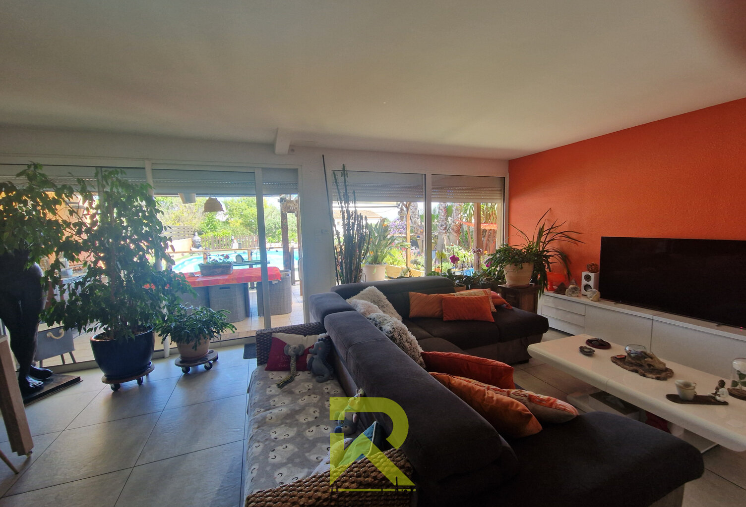 Villa — photo 1