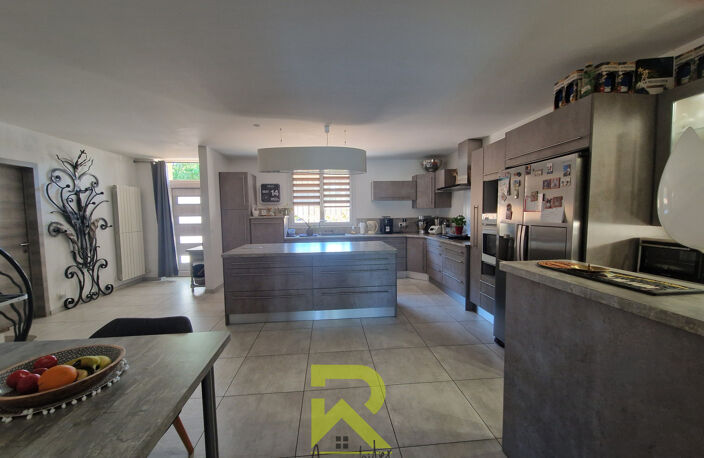 Villa — photo 3