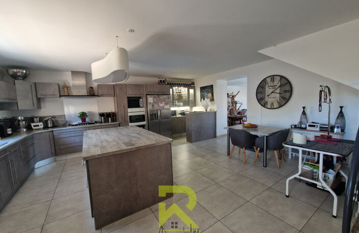 Villa — photo 4