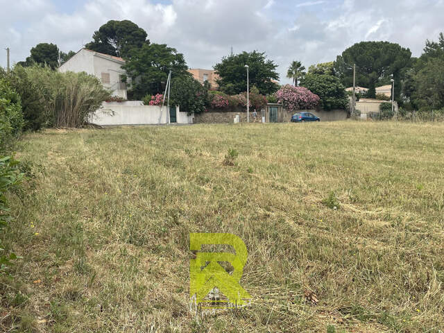 Terrain constructible à Servian hors lotissements — photo du bien