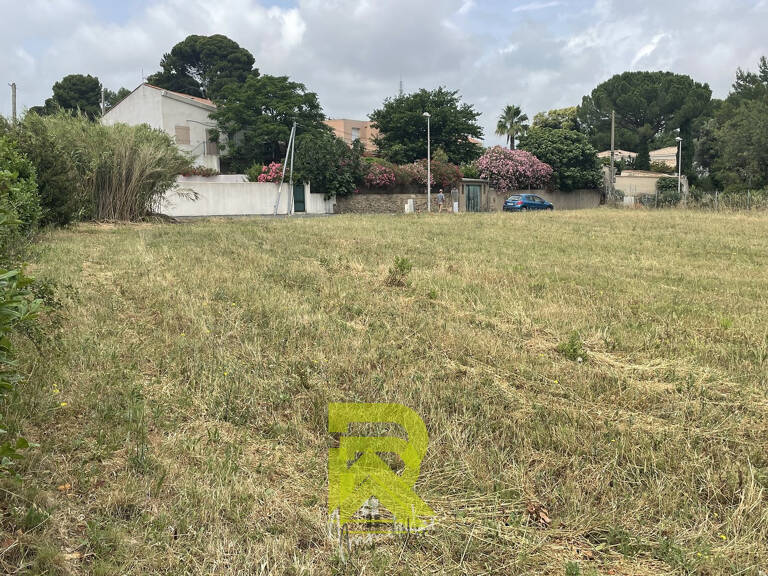 Terrain constructible à Servian hors lotissements — photo 1