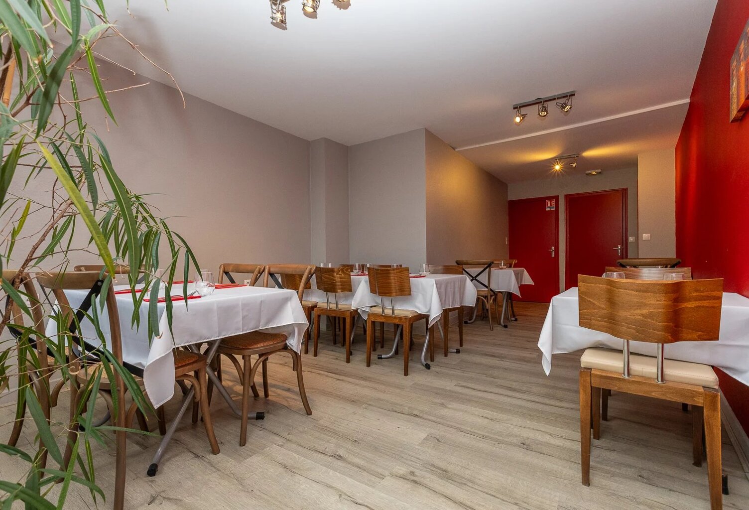 Fonds de commerce Restaurant - Bar Licence IV - Logement de fonction — photo 1