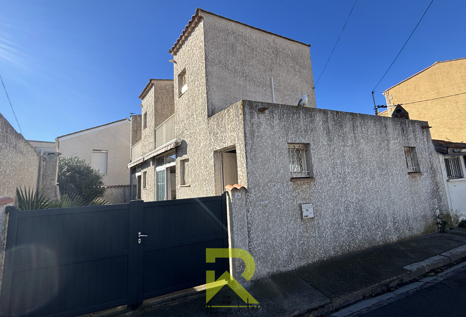 GRAU D'AGDE : Ensemble immobilier avec Cour et Cellier proch — photo 1