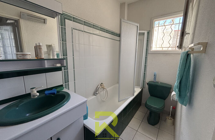 GRAU D'AGDE : Ensemble immobilier avec Cour et Cellier proch — photo 5