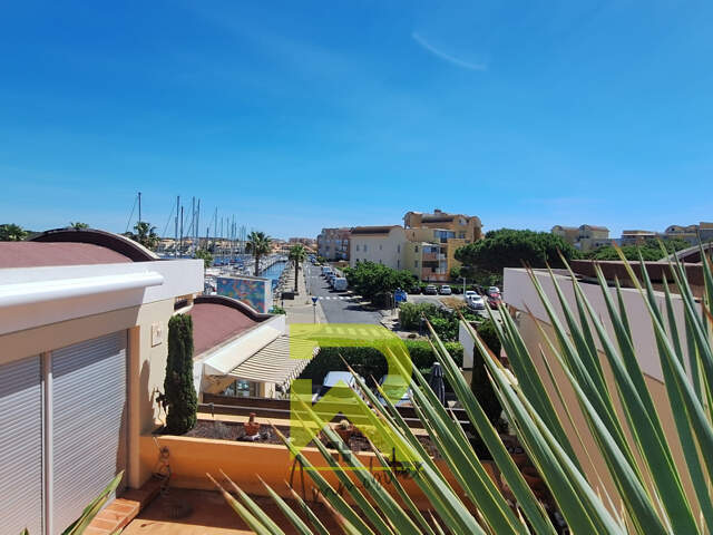 Bel appartement 4 pièces  en split-level à GRUISSAN — photo du bien