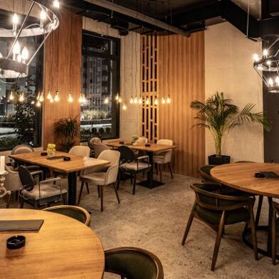 Commerce  242000 €