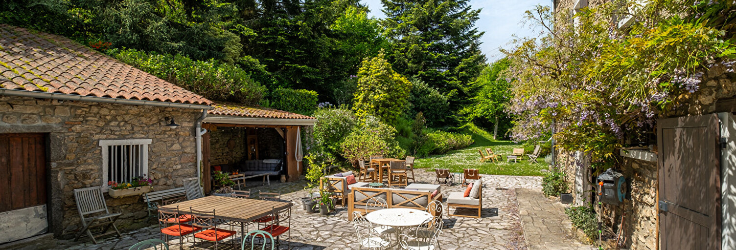 Maison 12 Pièces 368 m² à vendre à Yzeron (69510)