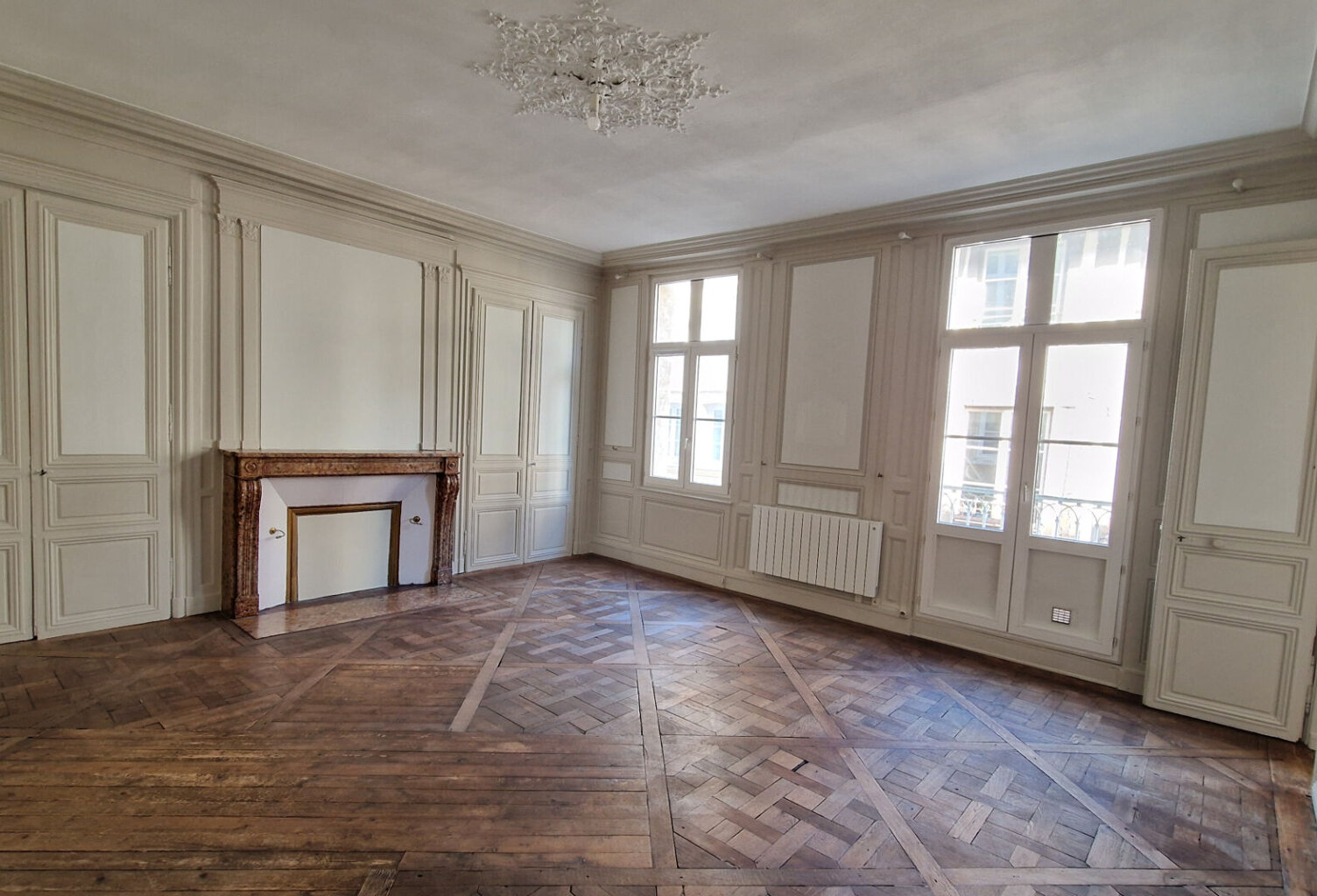 F2 RENOVE 65M² - ROUEN RUE DU VIEUX PALAIS — photo 1