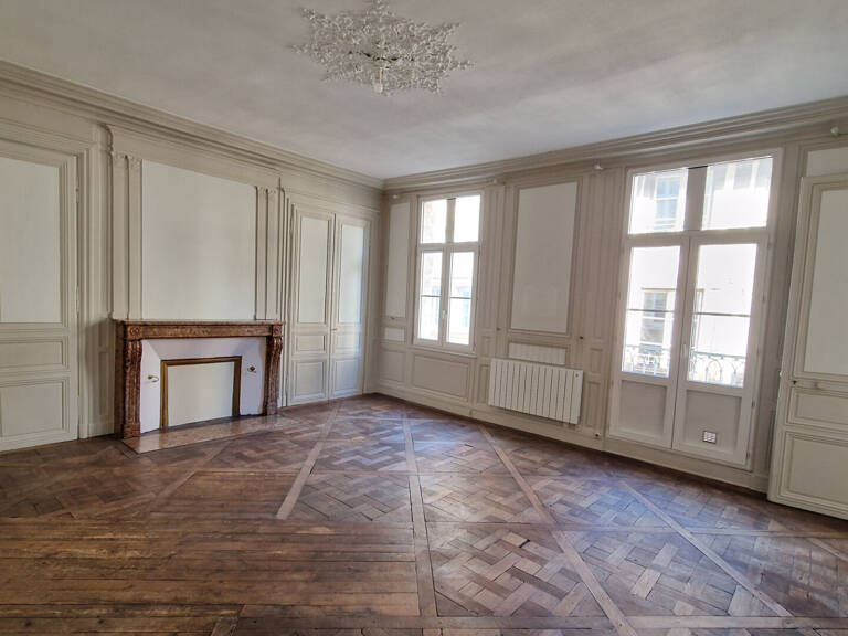 F2 RENOVE 65M² - ROUEN RUE DU VIEUX PALAIS — photo 1