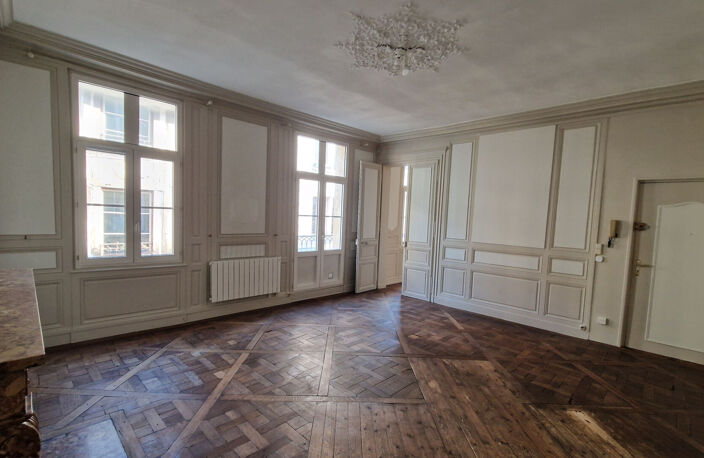 F2 RENOVE 65M² - ROUEN RUE DU VIEUX PALAIS — photo 2