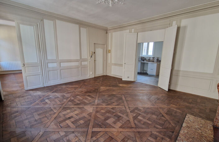 F2 RENOVE 65M² - ROUEN RUE DU VIEUX PALAIS — photo 3