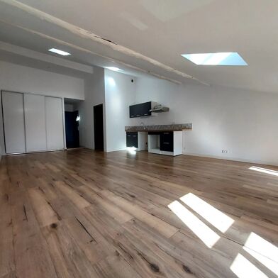 Appartement 3 pièces 885 €