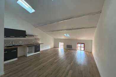 Appartement 3 pièces 885 €