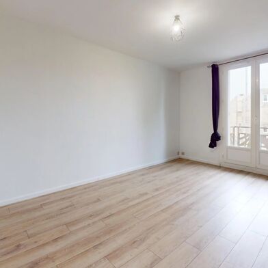 Appartement 3 pièces 779 €