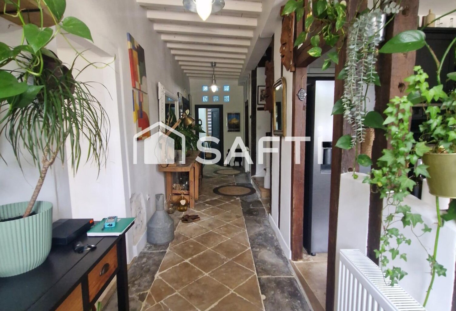Ancien presbytère rénové de 165 m², 4 chambres, 1749 m² de terrain. — photo 1