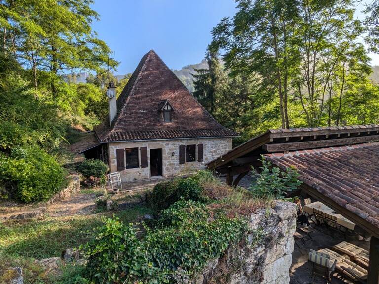 Source, ruisseau, charme, authenticité, zénitude et fraicheur des arbres. — photo 1