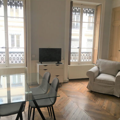 Appartement 3 pièces 1100 €