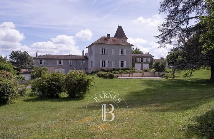 Saint-Didier de Formans - Propriété avec maison de 291m² environ - 5 chambres - Dépendances - Piscine -  Parc clos — photo 2